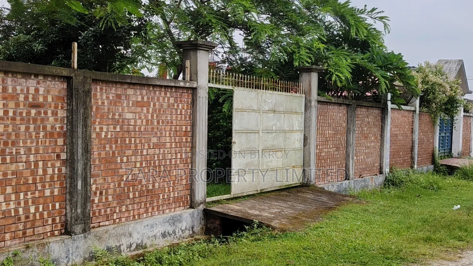 কম বাজেটে ২৮ নং সেক্টরে।দক্ষিণ মুখি ৩ কাটা।