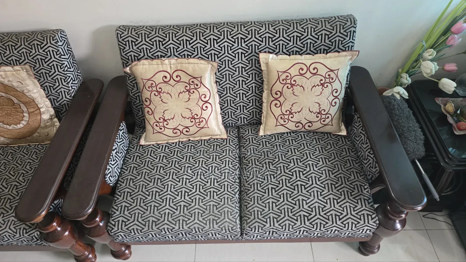 Sofa Set Tea Table