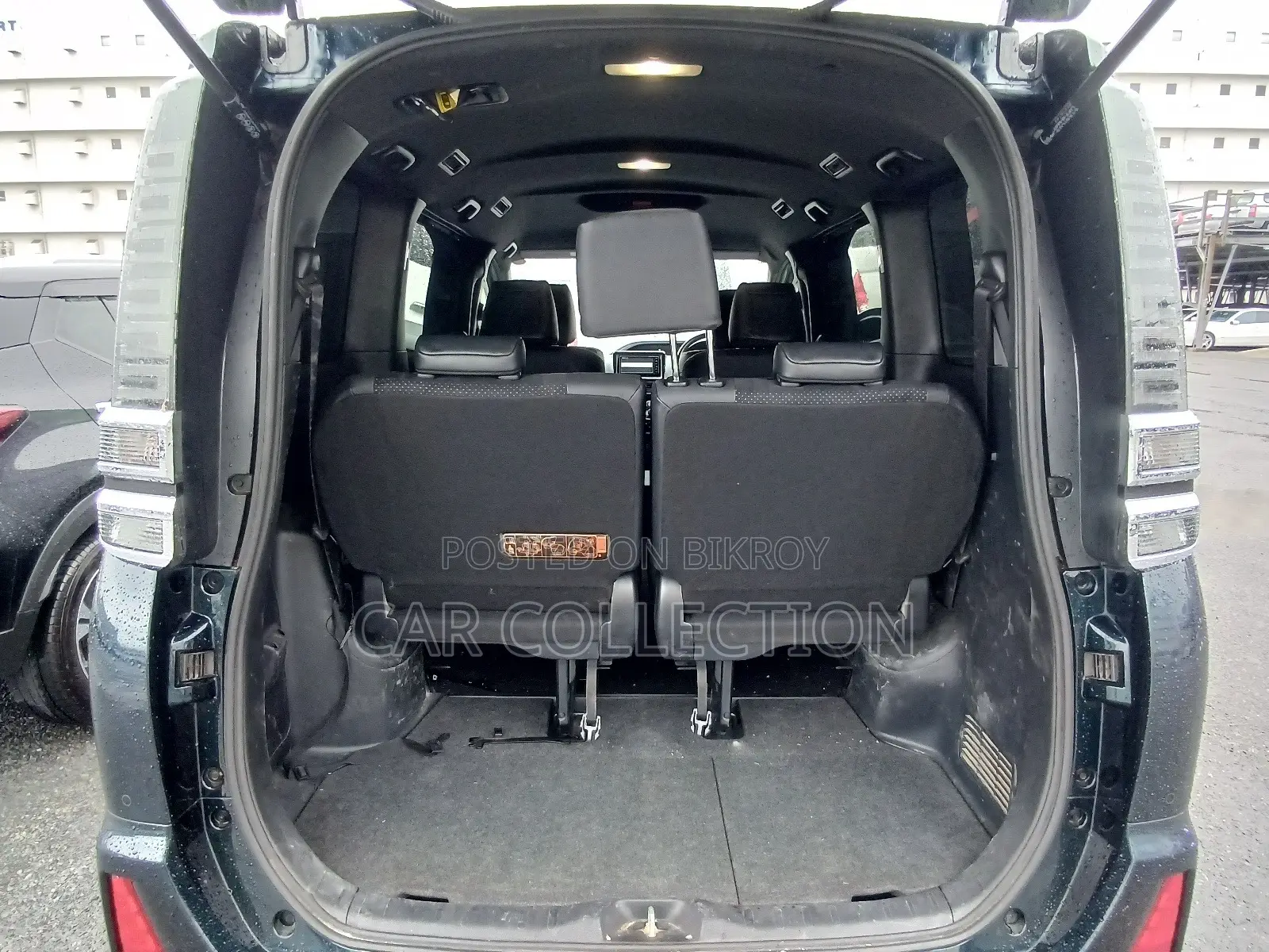 Toyota Voxy 2021 Blue