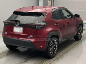 টয়োটা ইয়ারিস ক্রস ২০২২ লাল