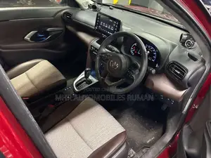 টয়োটা ইয়ারিস ক্রস ২০২২ লাল