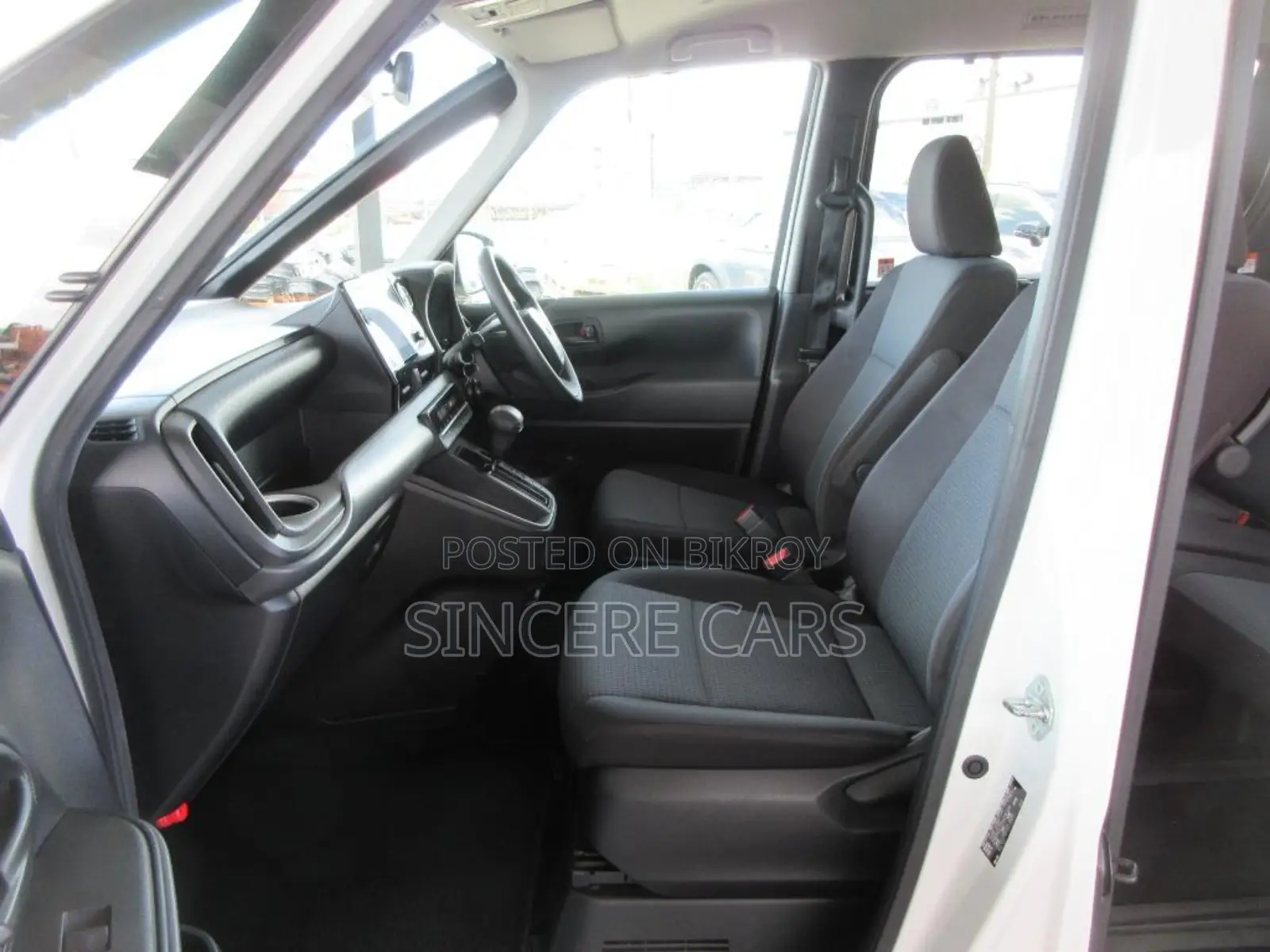 Toyota Noah 2022 Pearl