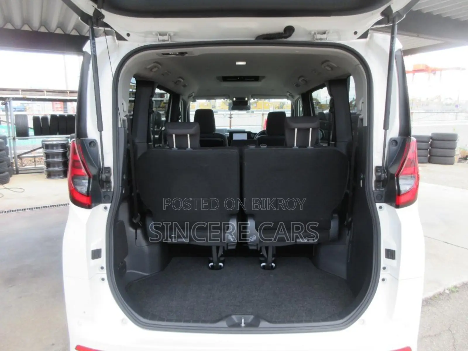 Toyota Noah 2022 Pearl