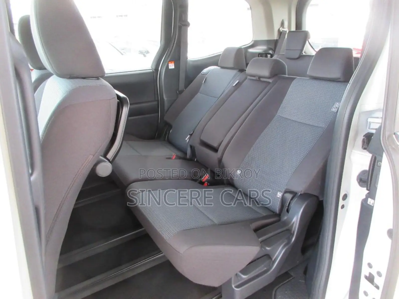 Toyota Noah 2022 Pearl
