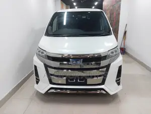 টয়োটা নোয়াহ ২০২১ পার্ল