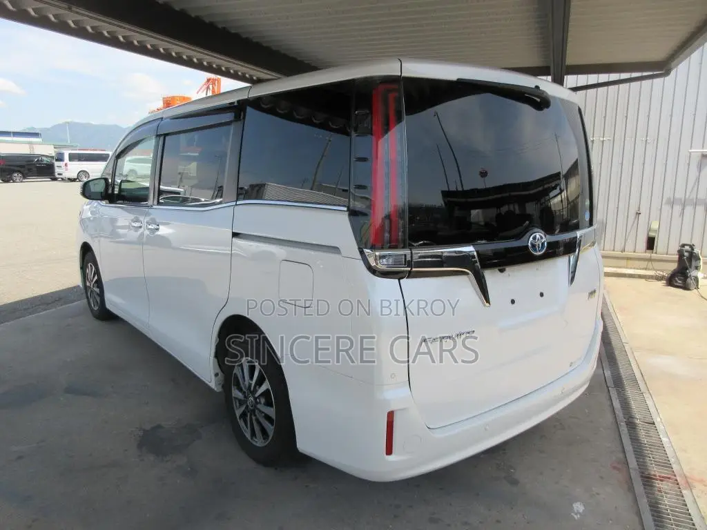 Toyota Esquire 2021 Pearl