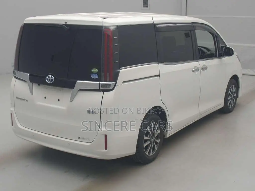 Toyota Esquire 2021 Pearl