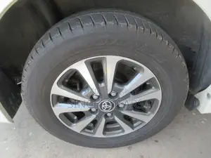 Toyota Esquire 2021 Pearl