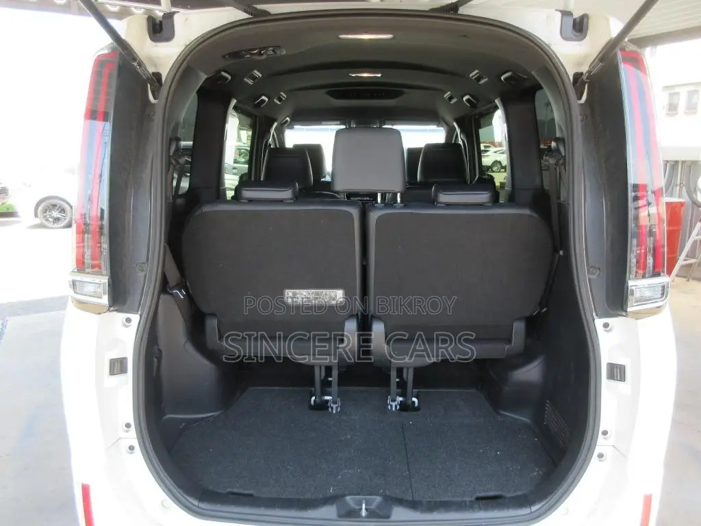 Toyota Esquire 2021 Pearl