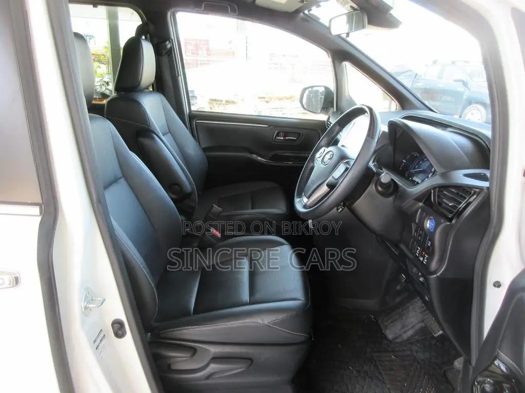 Toyota Esquire 2021 Pearl
