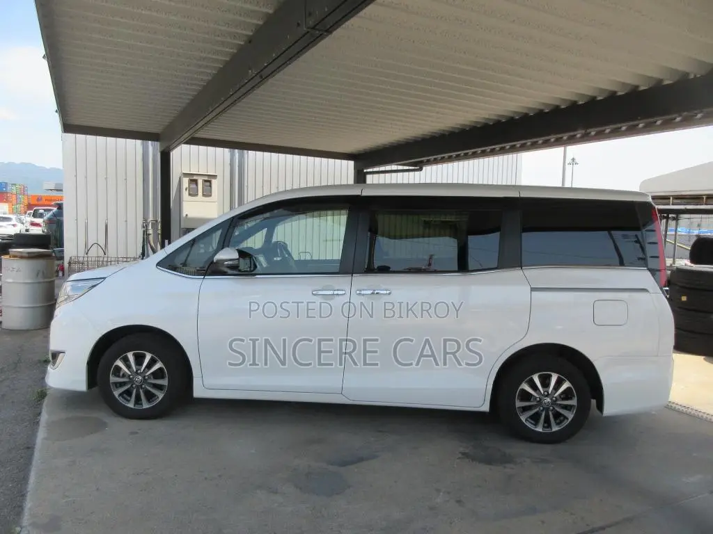 Toyota Esquire 2021 Pearl