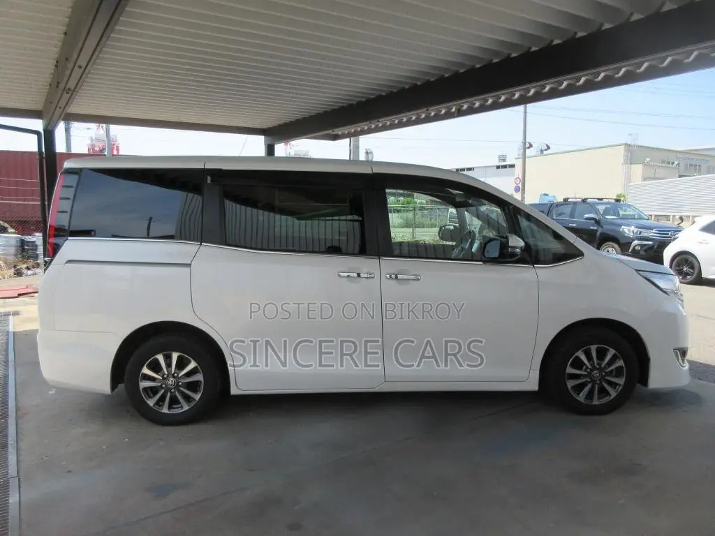 Toyota Esquire 2021 Pearl