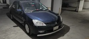 মিতসুবিশি ল্যান্সার ২০০৫ নীল