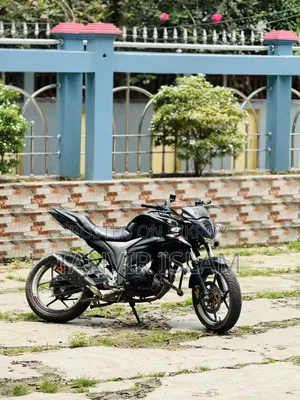 New R1 2025 Black