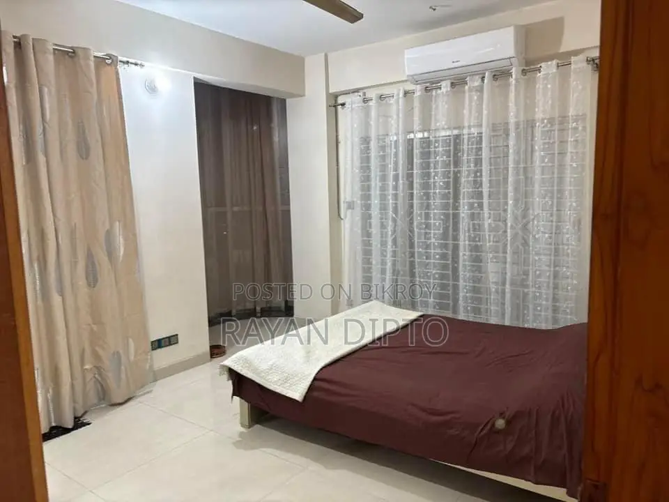 বসুন্ধরায় ভাড়ার জন্য ফার্নিশড ৩ বেডরুমের অ্যাপার্টমেন্ট