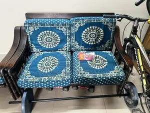 সোফা সেট ব্যবহৃত এবং ভালো অবস্থায় ভালো দামে