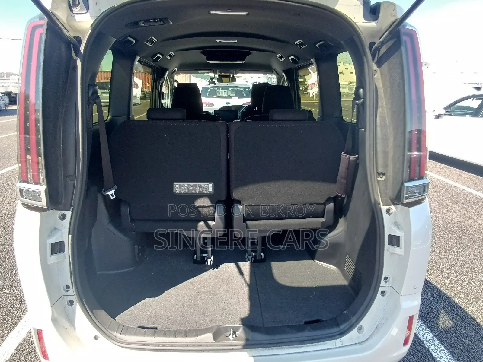 Toyota Noah 2021 Pearl