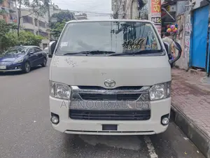 Toyota HiAce 2021 White