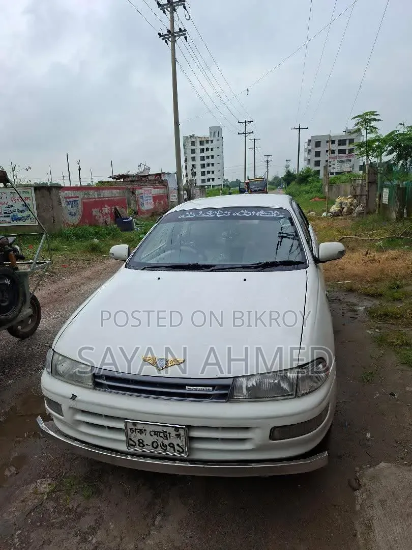 টয়োটা কারিনা ১৯৯৪ সাদা