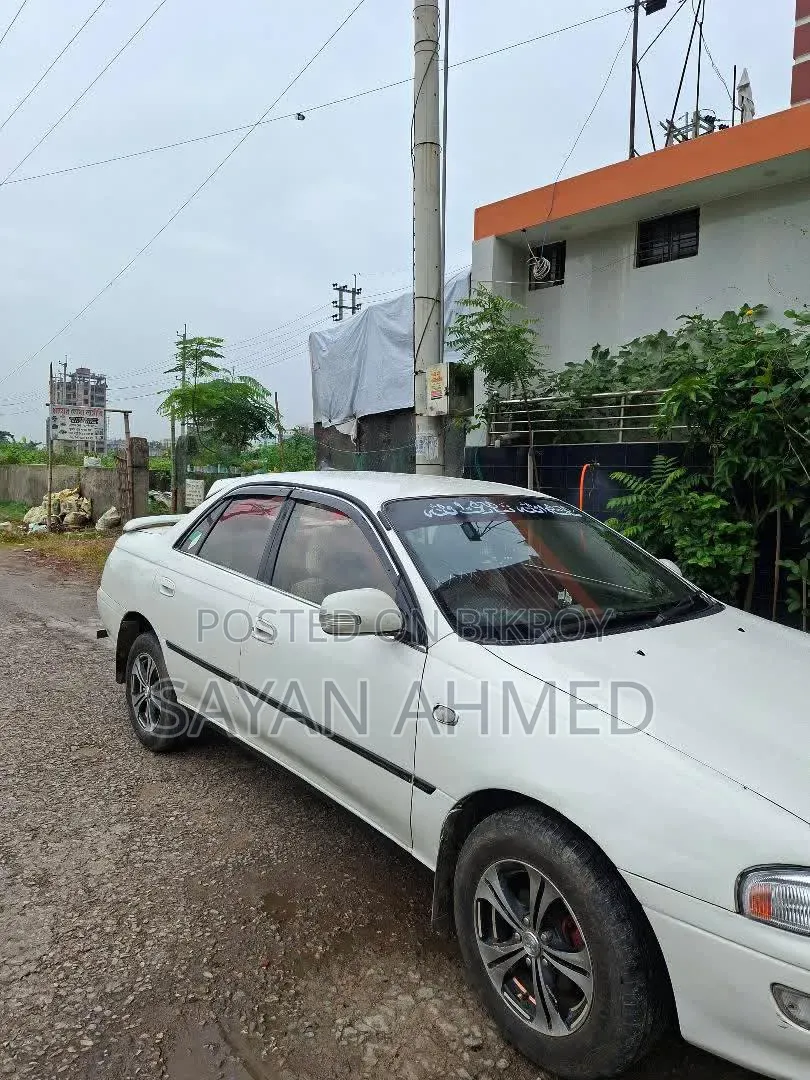 টয়োটা কারিনা ১৯৯৪ সাদা