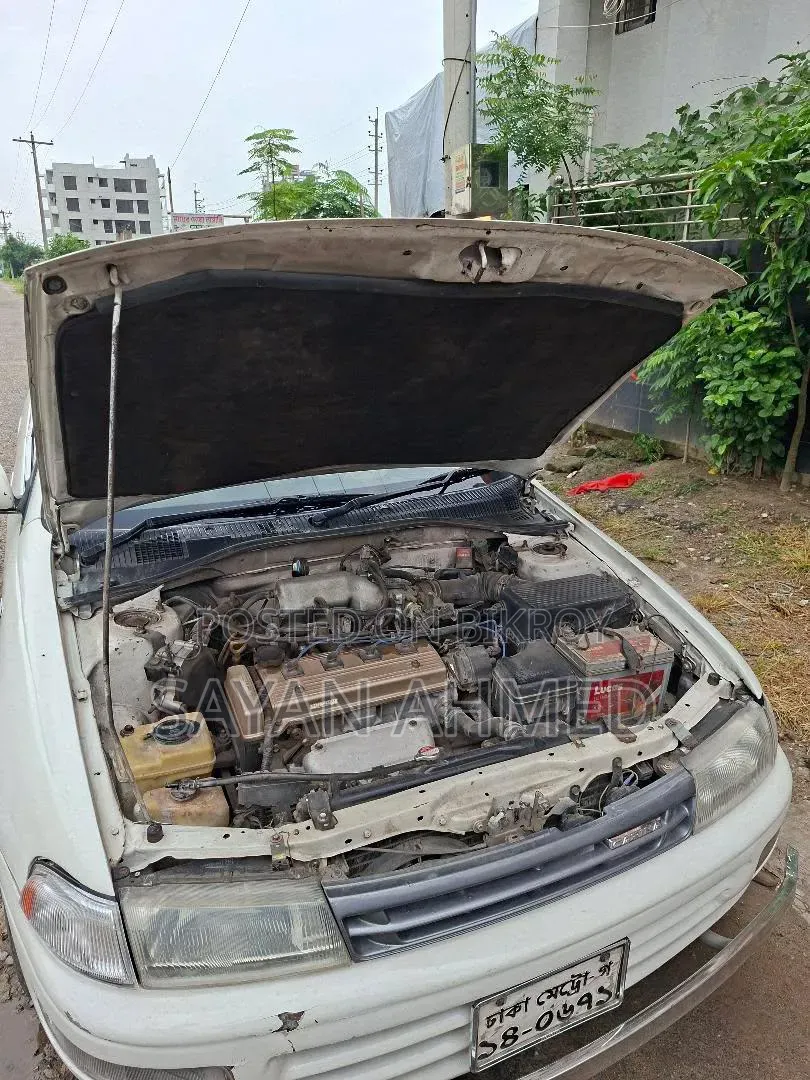 টয়োটা কারিনা ১৯৯৪ সাদা