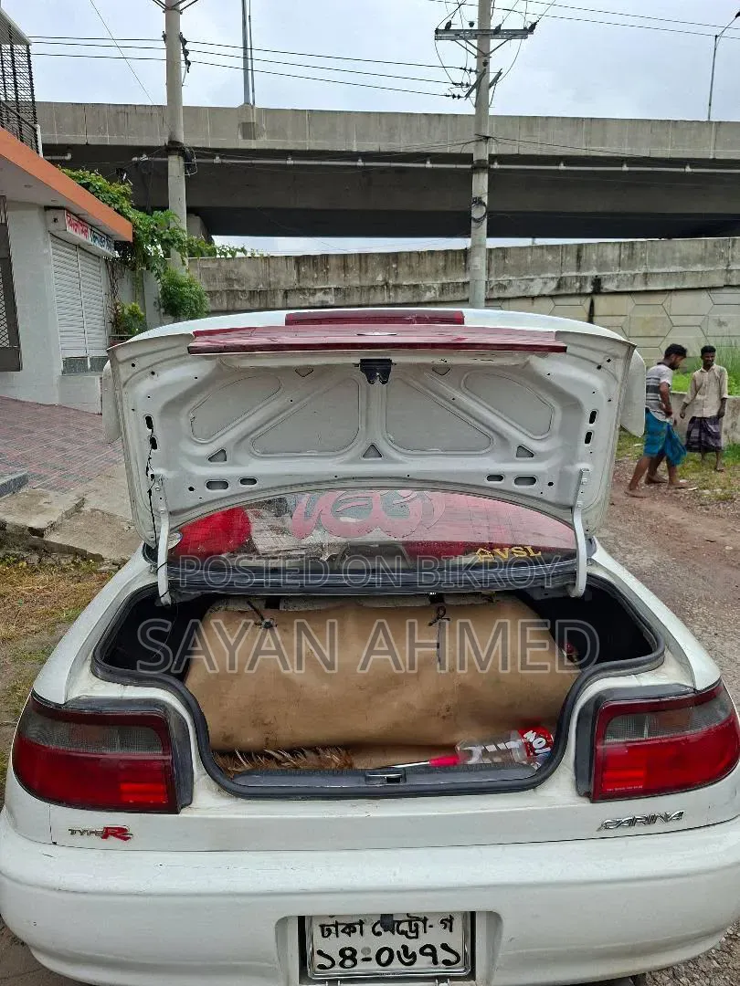 টয়োটা কারিনা ১৯৯৪ সাদা