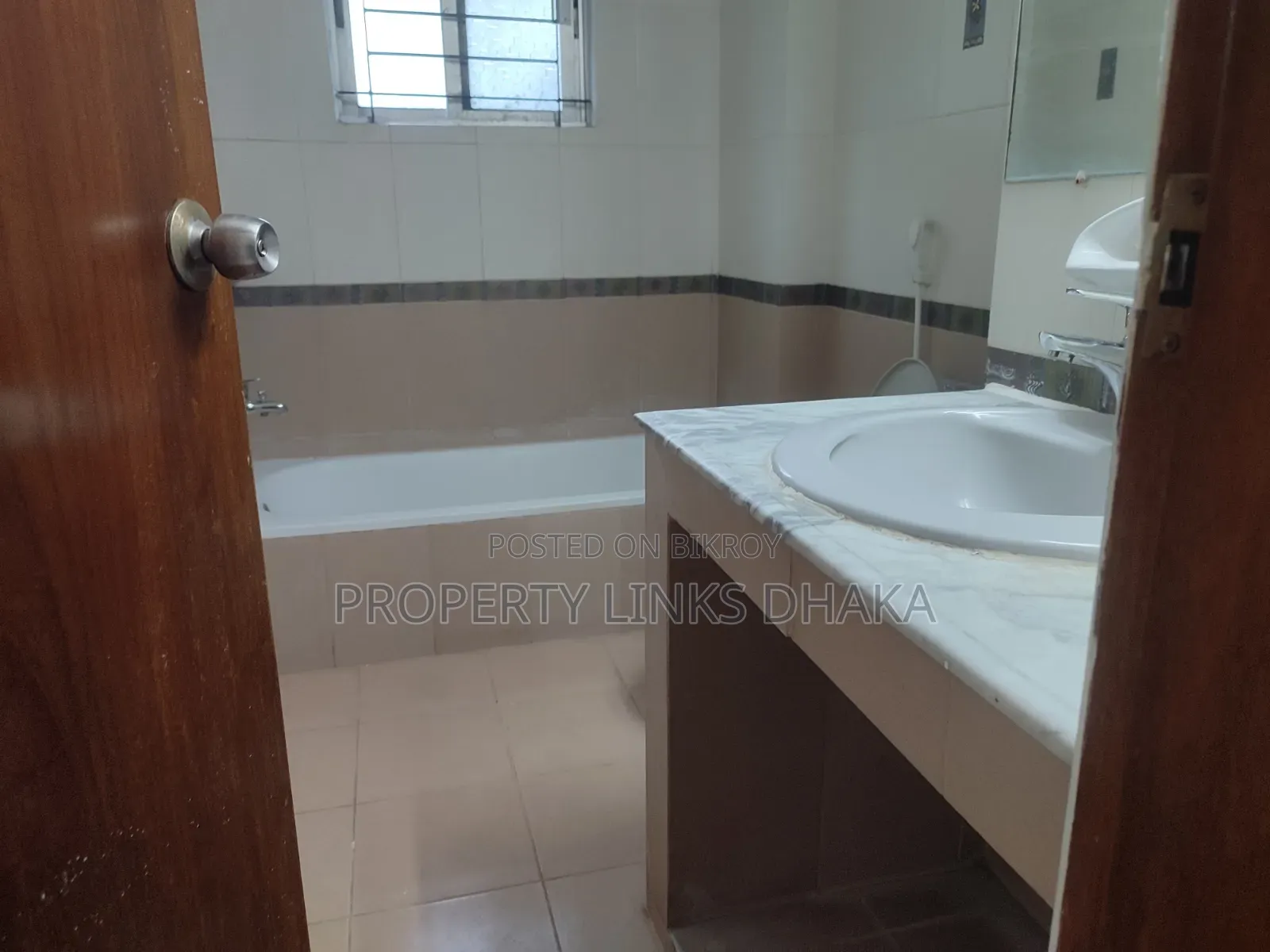 3bdrm Apartment in Baridhara for Rent