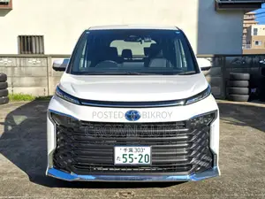 Toyota Voxy 2023 Pearl