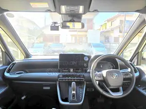 Toyota Voxy 2023 Pearl