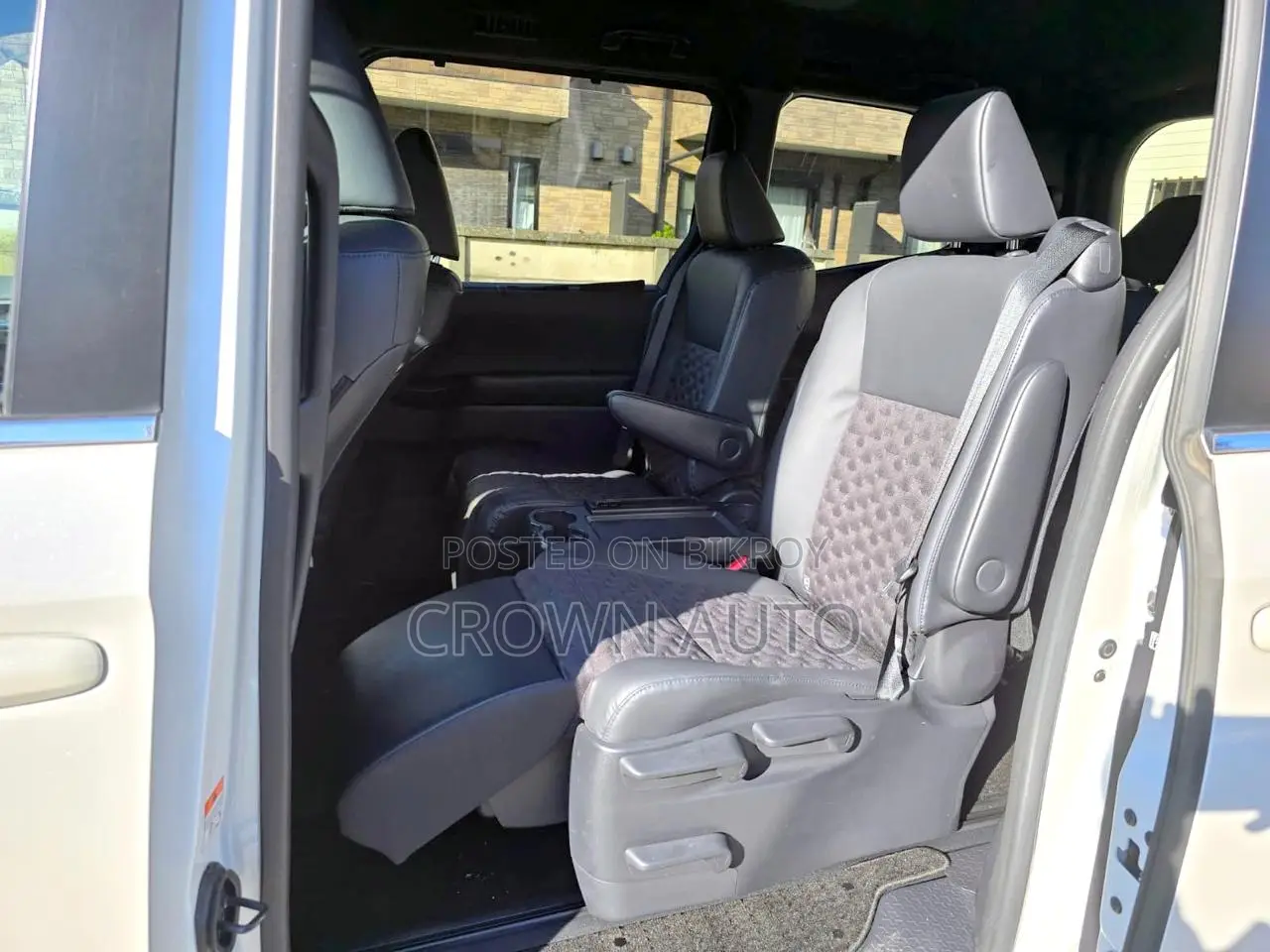 Toyota Voxy 2023 Pearl