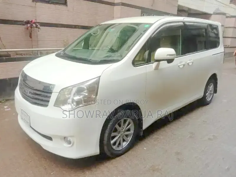 Toyota Noah 2012 Pearl