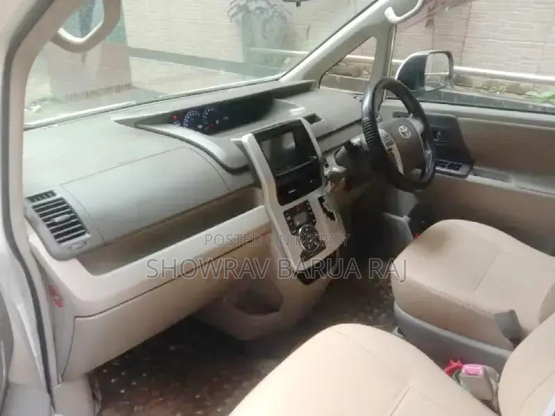 Toyota Noah 2012 Pearl