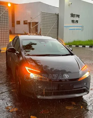 নতুন টয়োটা প্রিয়াস ২০২৩ ধূসর