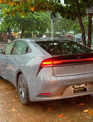 নতুন টয়োটা প্রিয়াস ২০২৩ ধূসর