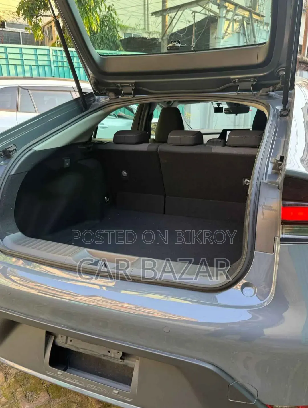 নতুন টয়োটা প্রিয়াস ২০২৩ ধূসর