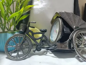 ইউনিক রিকশা টেবিল ক্লক হোম ডেকোরের জন্য পারফেক্ট