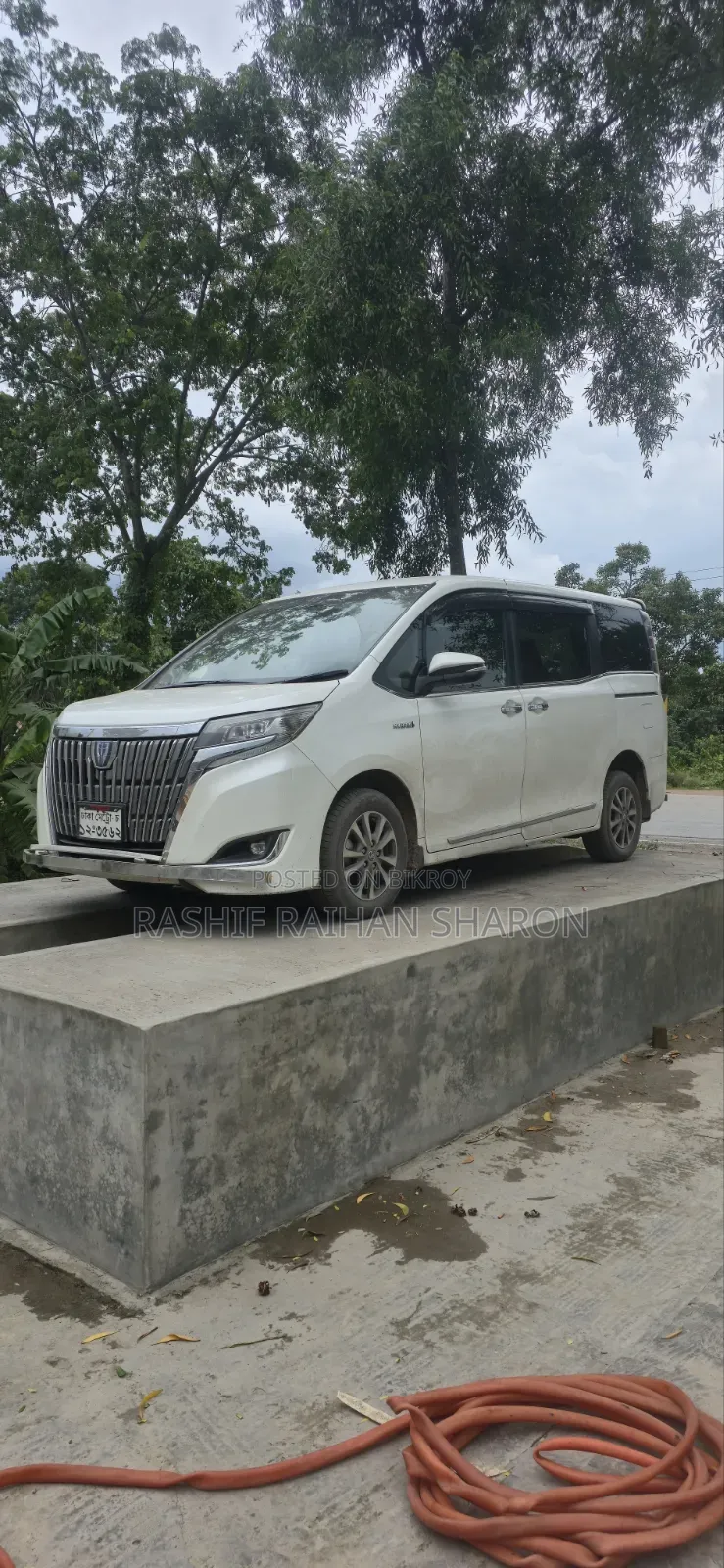 Toyota Esquire 1.8 FWD Hybrid (7 seater) 2018 Pearl