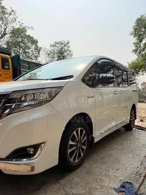 Toyota Esquire 1.8 FWD Hybrid (7 seater) 2018 Pearl