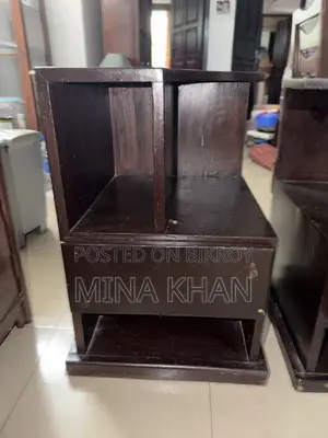 দুটি বেডসাইড টেবিল