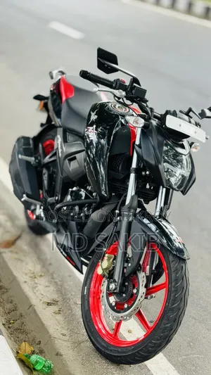 TVS Apache RTR 160 4V 2025 Black