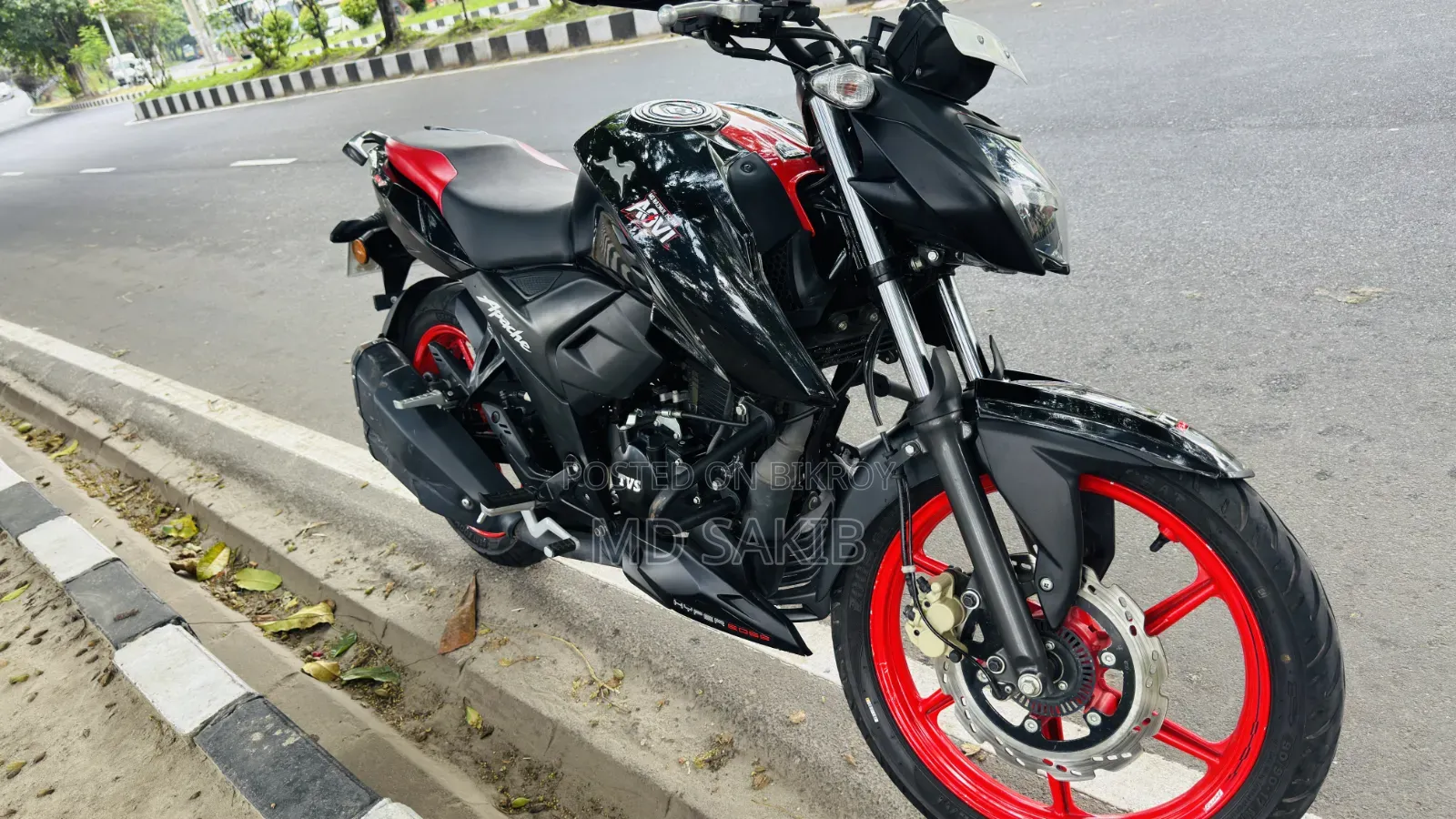 TVS Apache RTR 160 4V 2025 Black