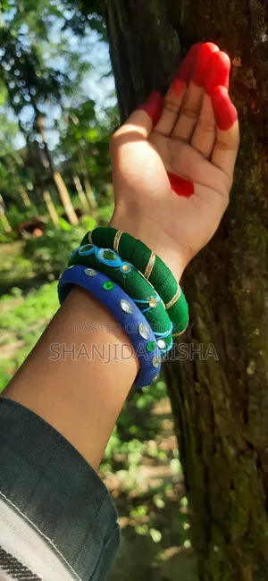 নীল বনলতা হ্যান্ডমেড চুড়ি