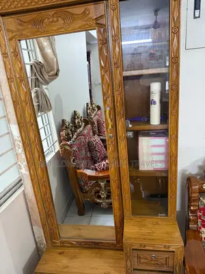 মাত্র ৩ মাস ব্যবহৃত অরিজিনাল সেগুন কাঠের ড্রেসিং টেবিল(লাক্সরি ডিজাইন)