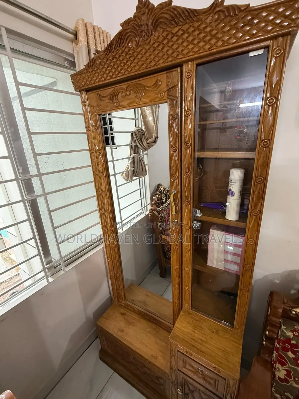 মাত্র ৩ মাস ব্যবহৃত অরিজিনাল সেগুন কাঠের ড্রেসিং টেবিল(লাক্সরি ডিজাইন)