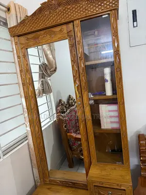 মাত্র ৩ মাস ব্যবহৃত অরিজিনাল সেগুন কাঠের ড্রেসিং টেবিল(লাক্সরি ডিজাইন)