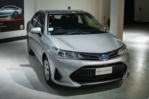 টয়োটা এক্সিও ২০২১ সিলভার