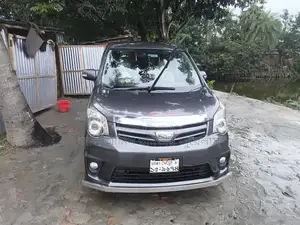 Toyota Noah 2.0 158hp FWD (8 Seater) 2010 Gray