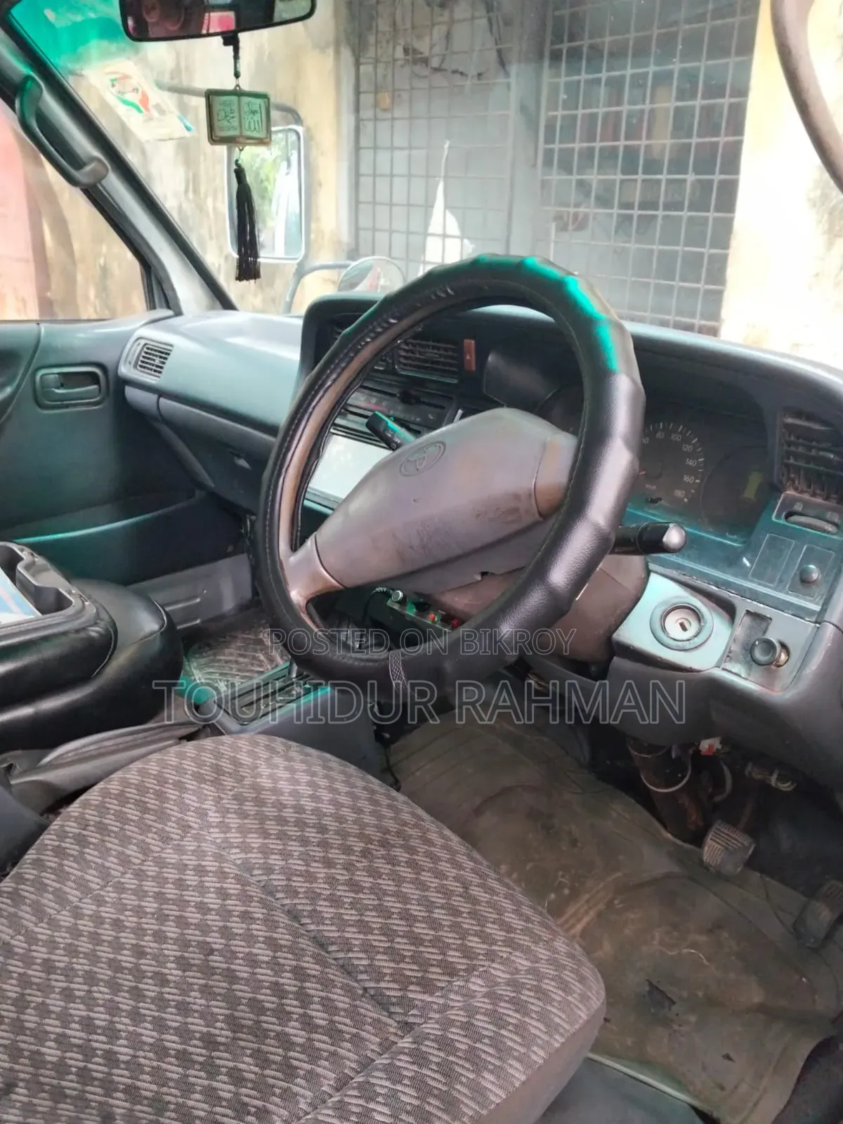 Bus 2004 Grey