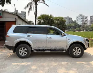 Mitsubishi Pajero 2015 Silver