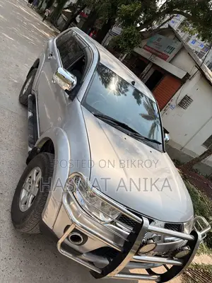 Mitsubishi Pajero 2015 Silver